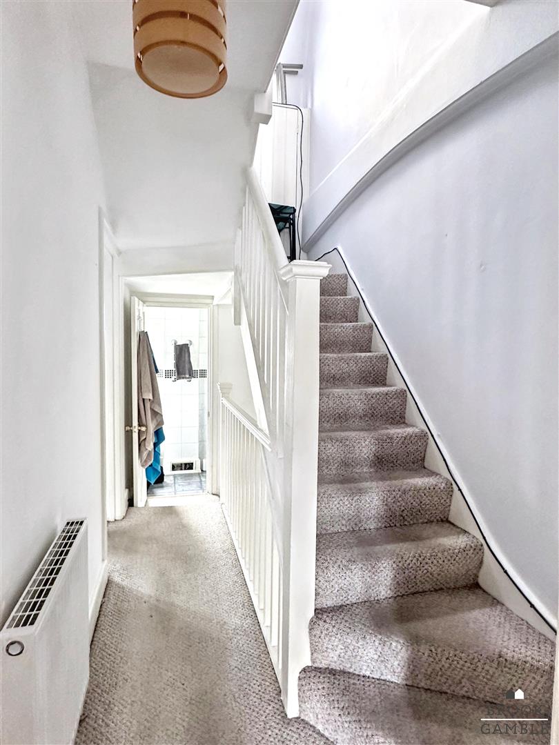 2 Bedroom Flat - Purpose Built. 24 Church Street in Old Town,  6